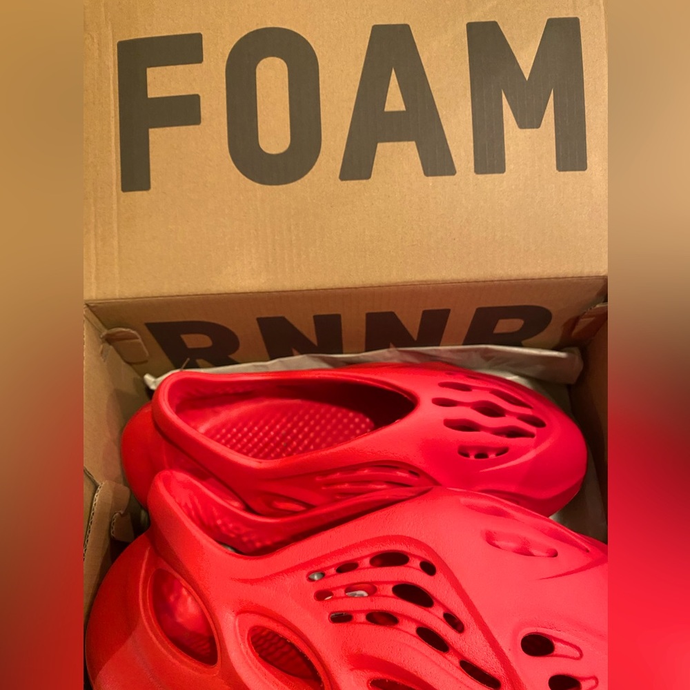 Yeezy Foamrunner Vermilion Size 7